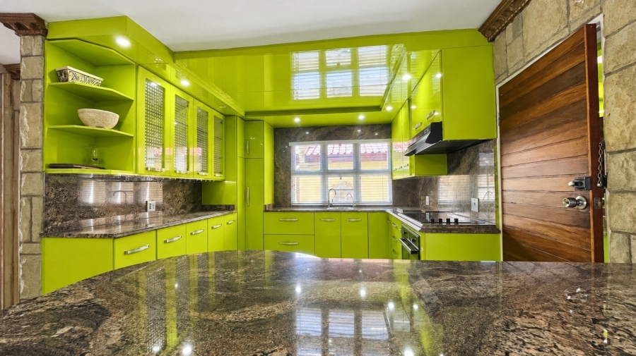 5 Bedroom Property for Sale in Wilkoppies North West